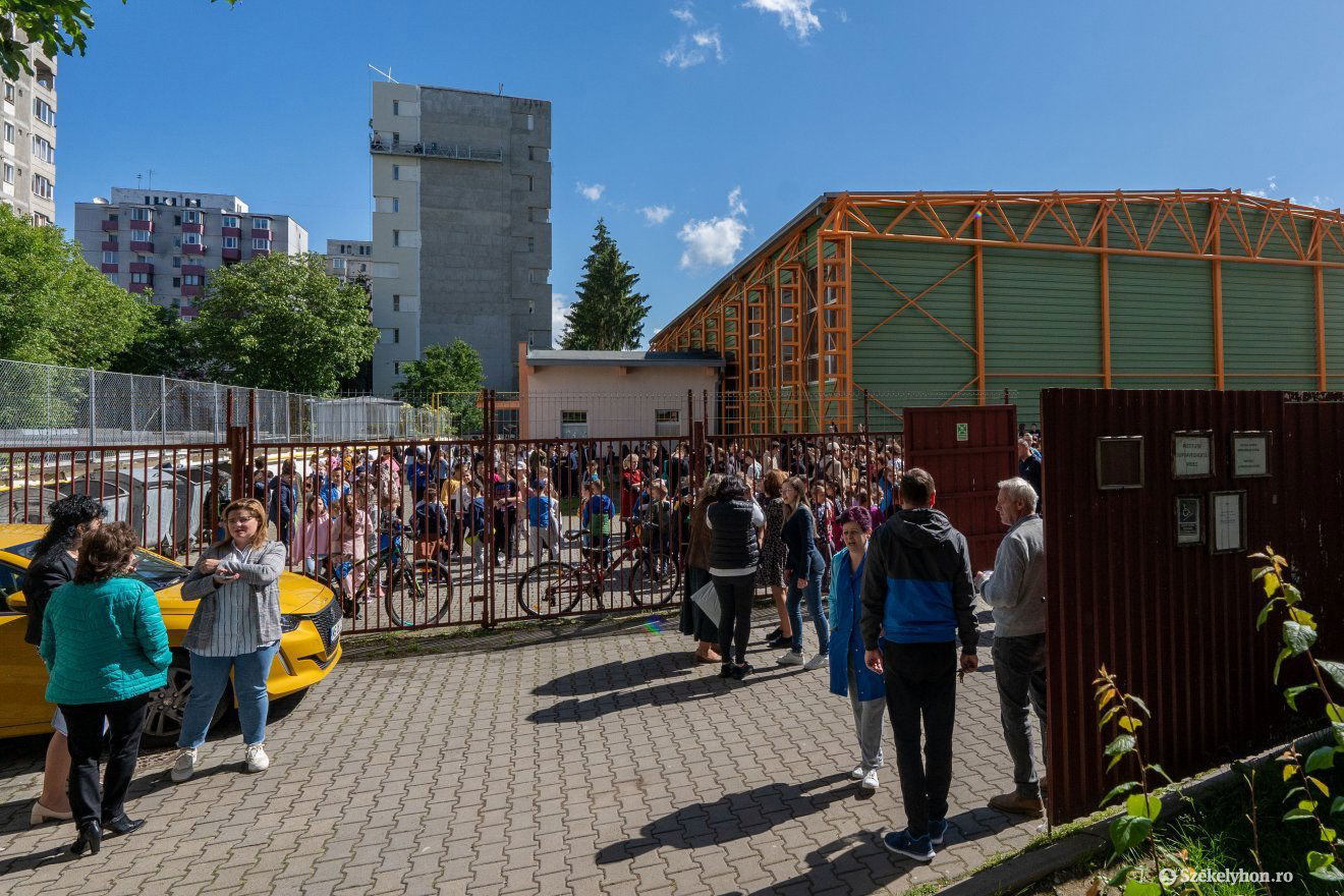 Hosszú szünetük volt hétfőn a diákoknak •  Fotó: Haáz Vince