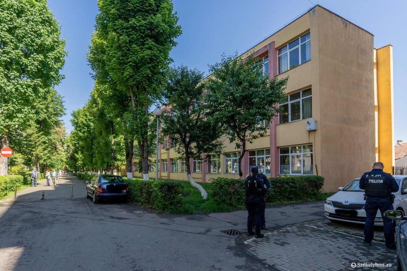 Több száz diák tanul ebben az épületben •  Fotó: Haáz Vince
