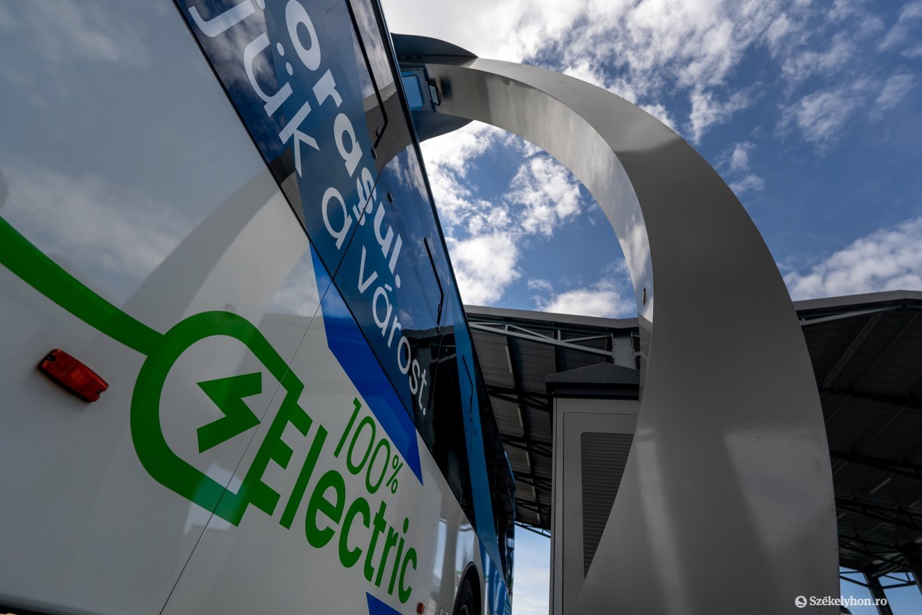 Az elektromos buszoknak töltőállomások is kellenek •  Fotó: Haáz Vince