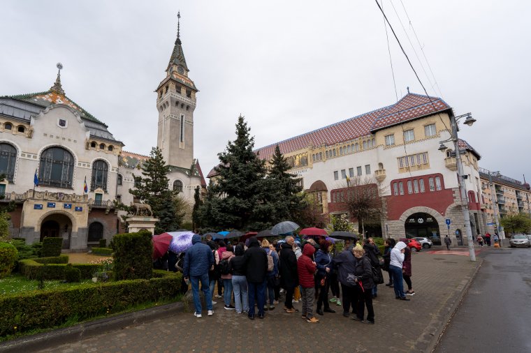 A bérdiszkrimináció megszüntetéséért vonultak utcára a személyi asszisztensek