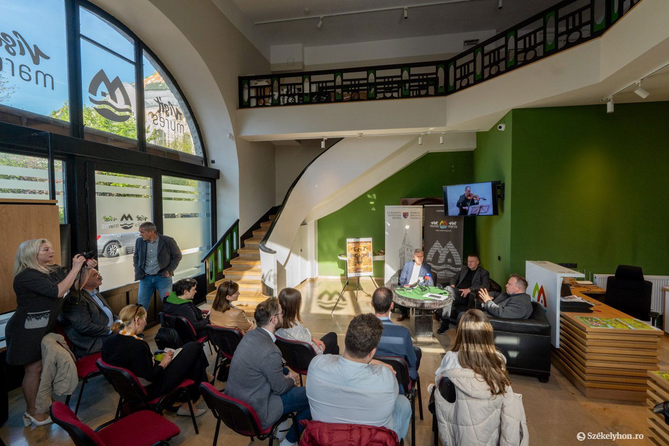 A Kultúrpalota Visit Maros székhelyén számoltakbe a bécsi projektről •  Fotó: Haáz Vince