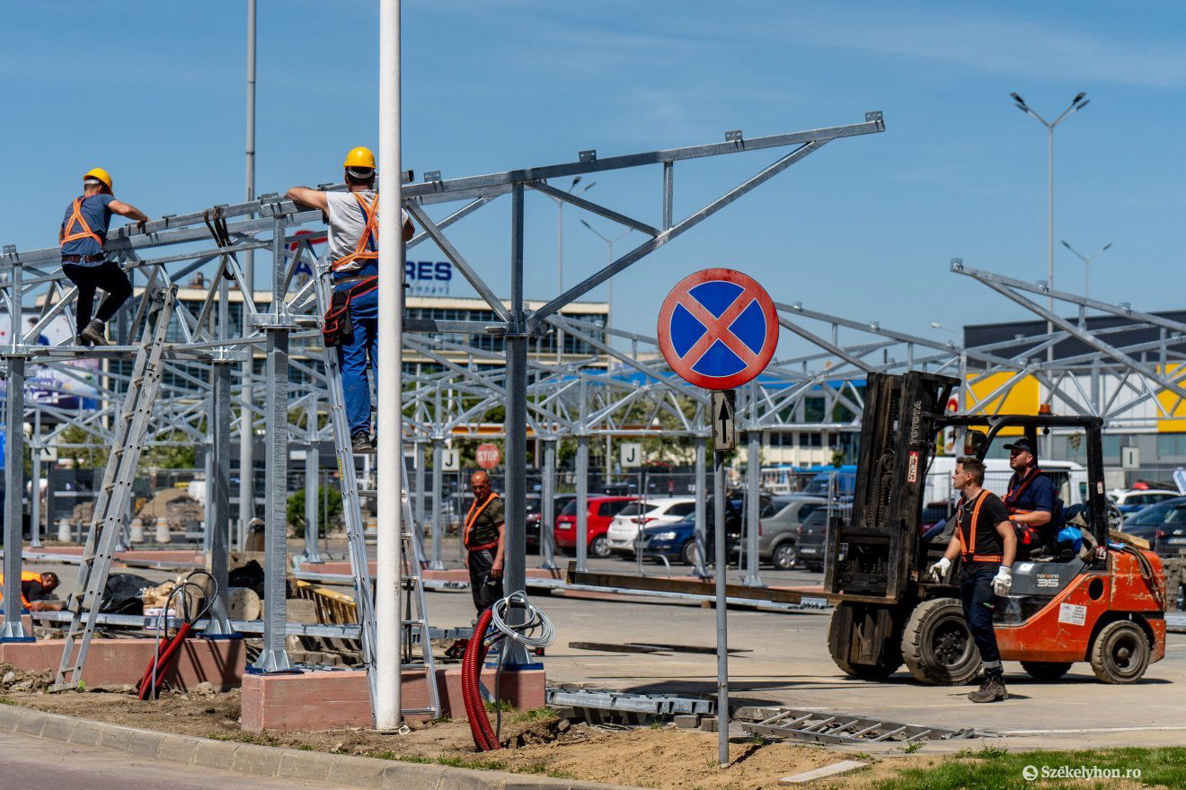 A parkolókat július elejére fejezik be •  Fotó: Haáz Vince