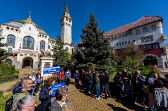 „Mi egy év alatt annyit öregedünk, mint mások öt év alatt”  – folytatódik a személyi asszisztensek tiltakozása