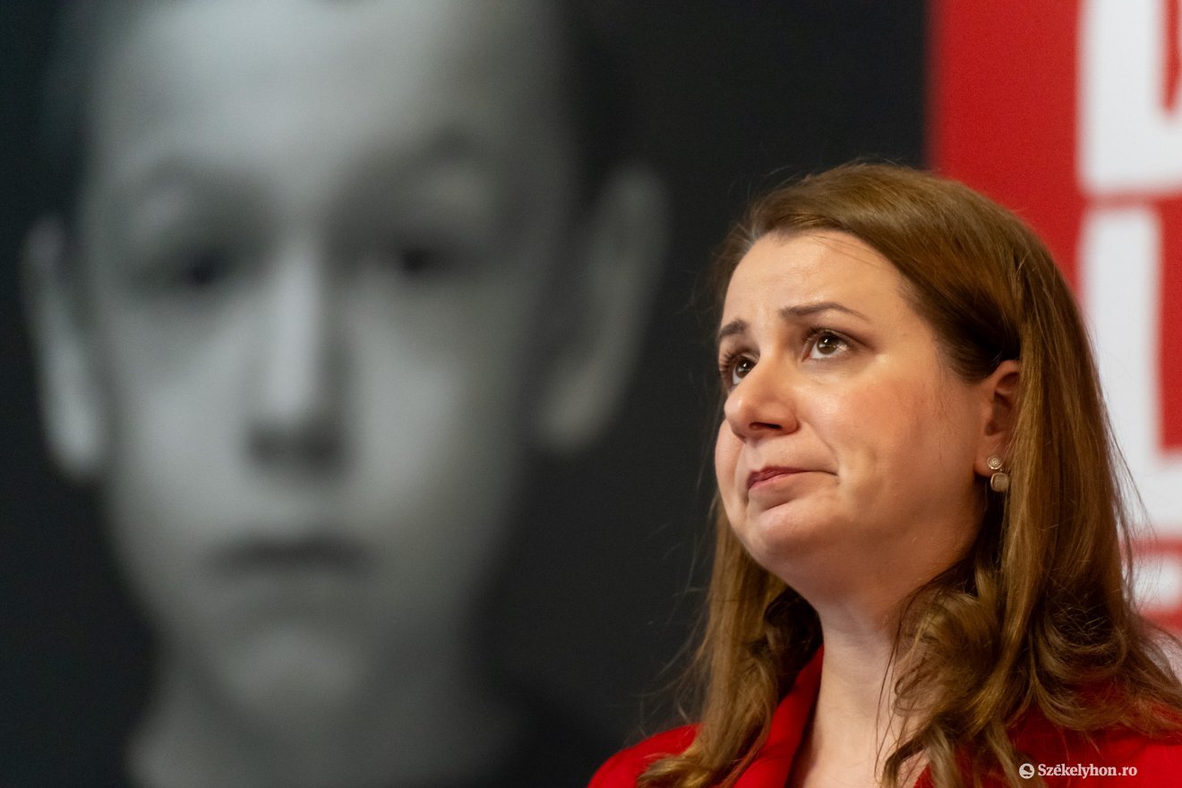 Ligia Deca tanügyminiszter szerint fizikai biztonsági intézkedésekre van szükség az iskolákban •  Fotó: Haáz Vince