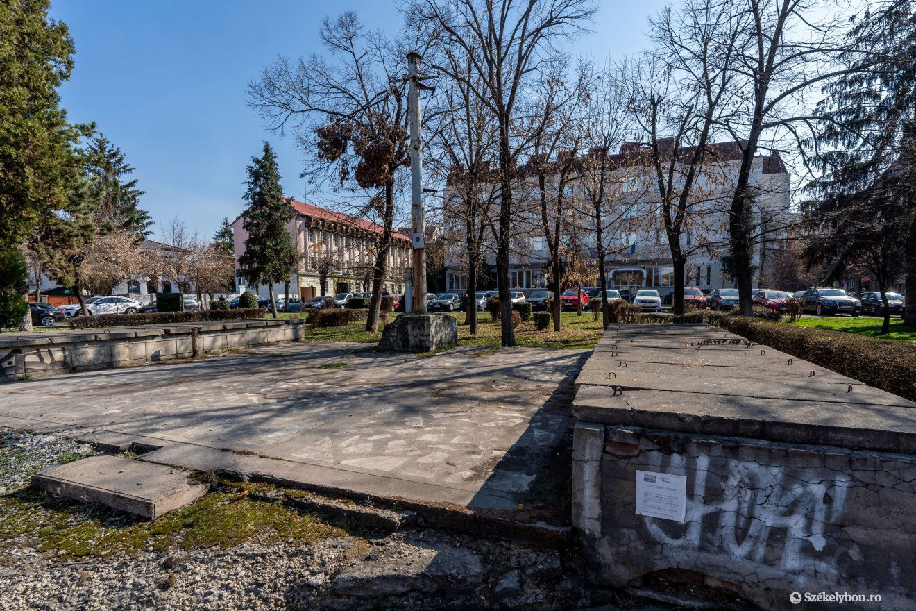 A rég nem működő közvécét is felszámolják •  Fotó: Haáz Vince