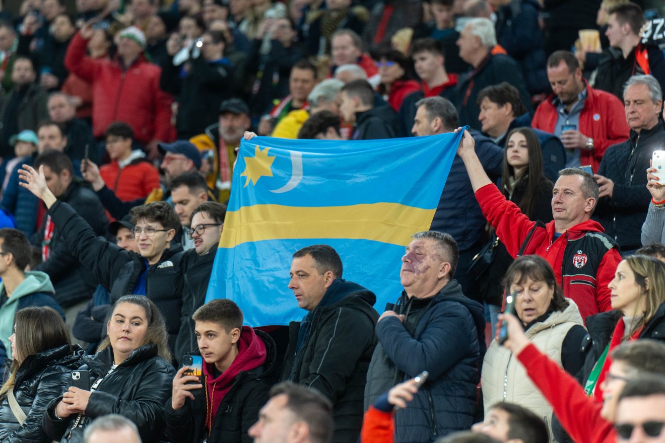Gyülekezőt fúj a székelyföldi szurkolótábor a magyar–ír vb-selejtezőmeccs előtt