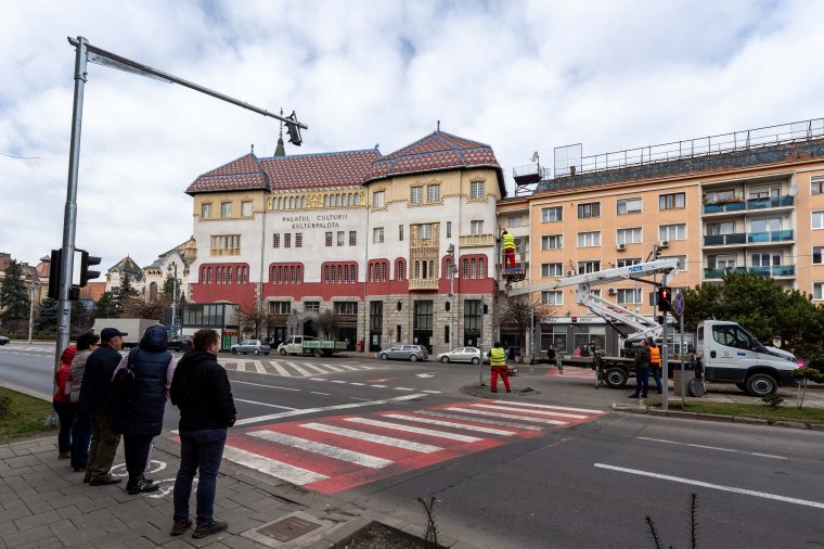A napokban leszerelik az utolsó régi jelzőlámpákat Marosvásárhelyen