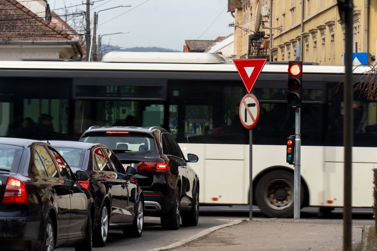 Torlódást okozhat az okos jelzőlámpák tesztelése