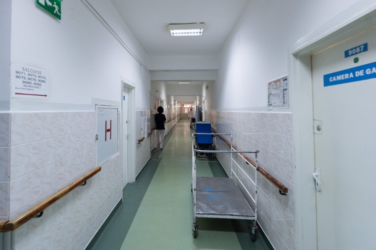 Több mint 2000 állást szabadítanak fel az egészségyügyben és a szociális ellátásban