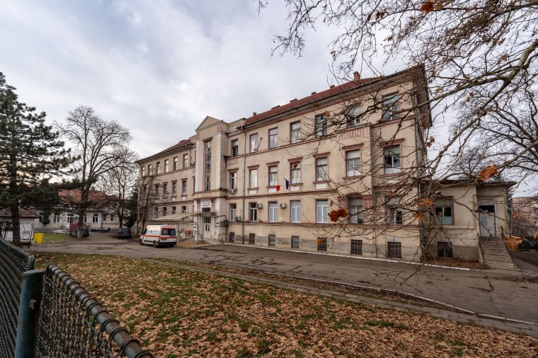 Tombol a járvány, ezért elkülönített egészségügyi központokban várják a légúti fertőzésben szenvedőket