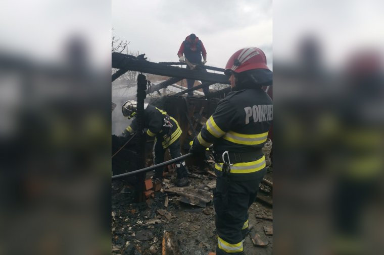 Porrá égett a melléképület