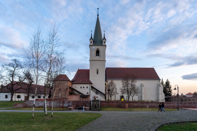 Újra régi fényében a Vártemplom bútorzata