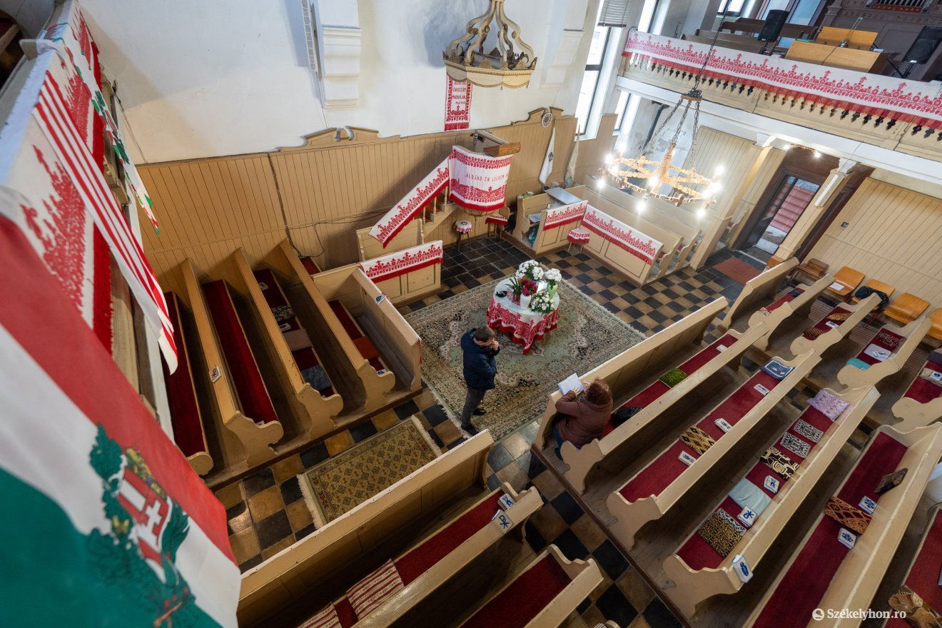 Ünnepekkor megtelnek a padok, de a vasárnapi istentiszteletet is szép számban látogatják a hívek •  Fotó: Haáz Vince