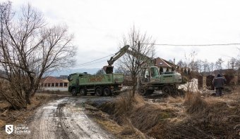Tíz kilométernyi utat aszfaltoznak le, mégsem elégedett mindenki