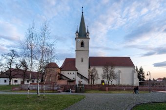 Újra régi fényében a Vártemplom bútorzata