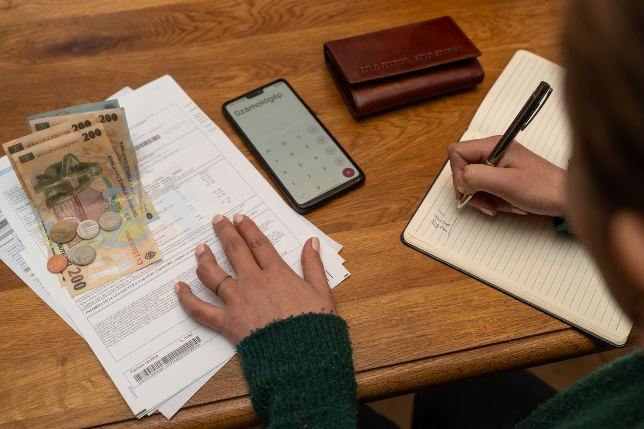 Mindenki villanyszámláját „feltekerik” a napelemesek az energiaszolgáltatók szerint