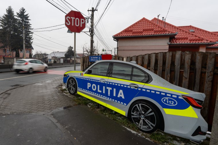Elég egy álrendőrautó, és máris kevesebb a baleset