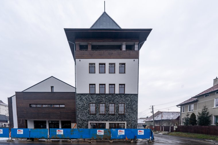 Amit a közvilágításon spóroltak, abból játszóteret és piacot építenek