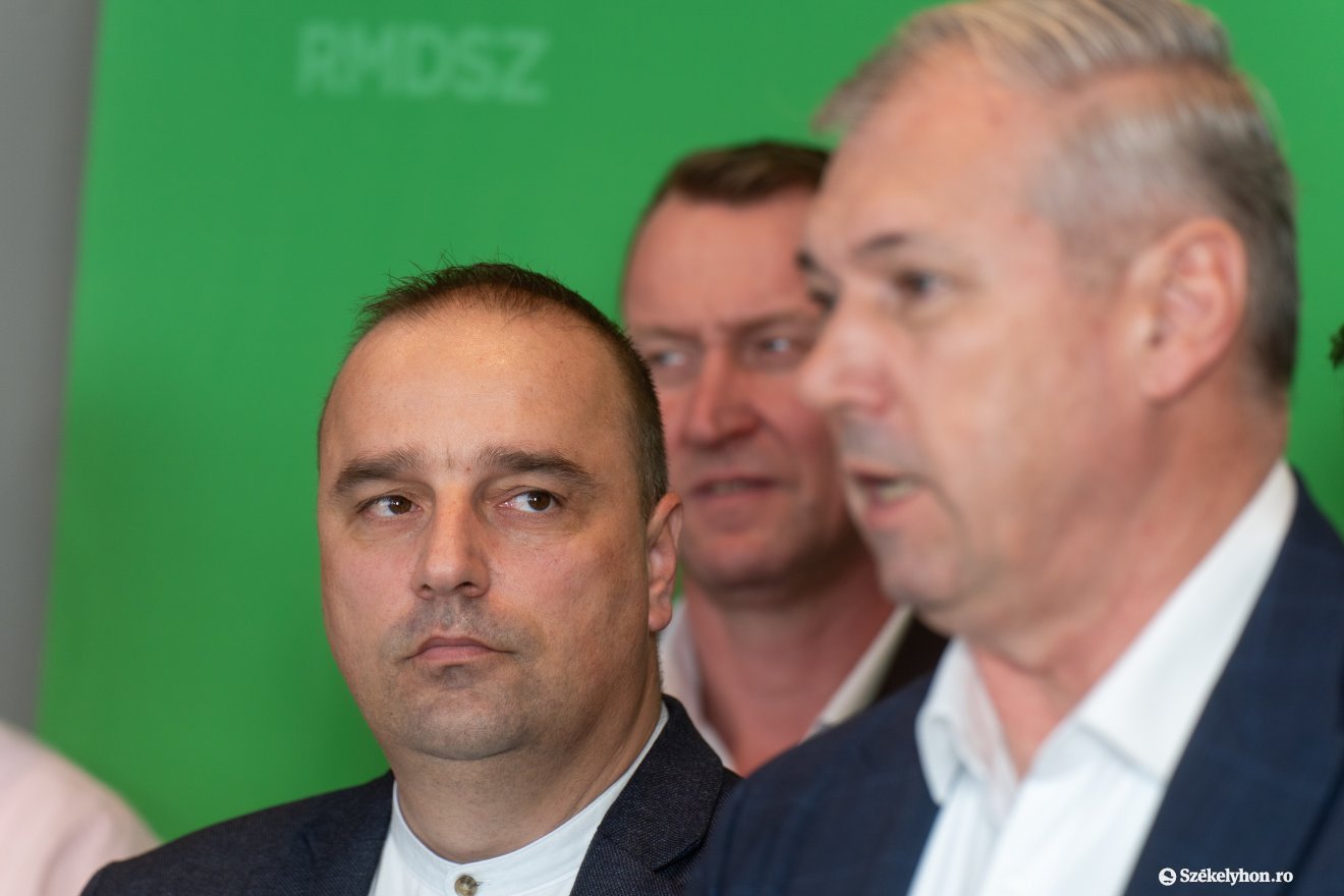 A lemondott elnök és az elnöki feladatokat ideiglenesen elvégző, Csibi Zoltán Attila •  Fotó: Haáz Vince