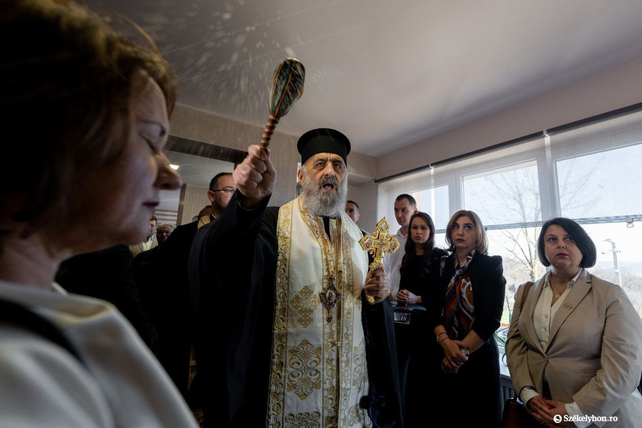 A gyulafehérvári ortodox érsek szentelte fel januárban Marosvásárhelyen a Social Med Egyesület által felépített terápiás központot •  Fotó: Haáz Vince