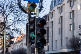 Leszerelik a régi jelzőlámpákat, fennakadások lehetnek a forgalomban