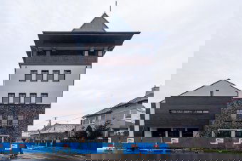 Amit a közvilágításon spóroltak, abból játszóteret és piacot építenek