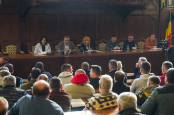 Szembesítették követeléseikkel a gazdák a Marosvásárhelyre látogató mezőgazdasági minisztert