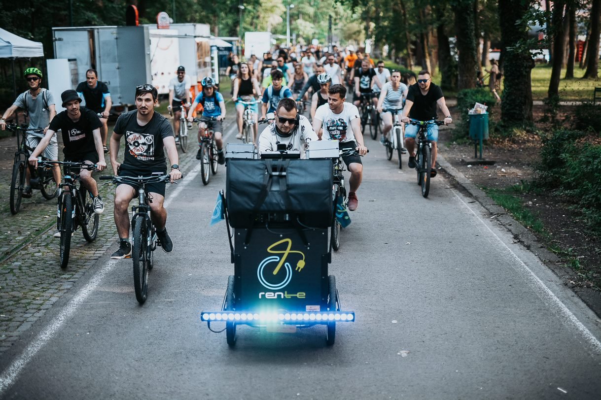 Tekerés közben is lehet zenét hallgatni •  Fotó: Vibe fesztivál