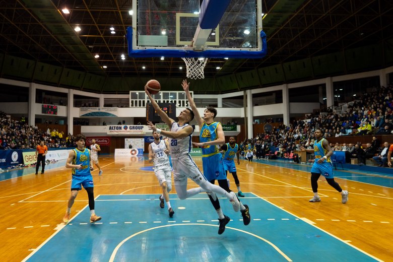 Villámrajt után fölényes győzelem – nyolcas döntőben a Marosvásárhelyi VSK