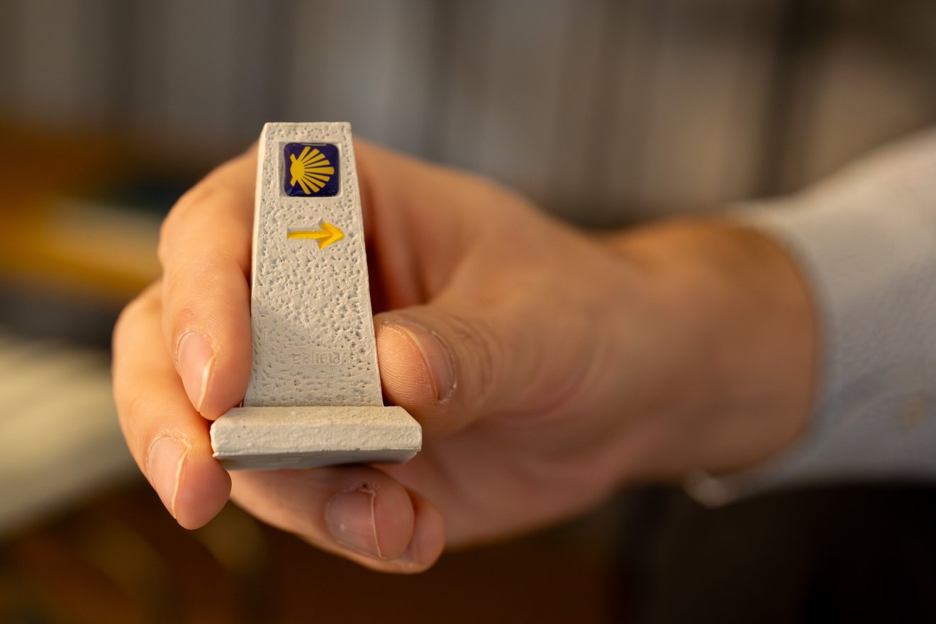 A híres sárga kagyló és nyíl mutatja az utat egész Európán át •  Fotó: Haáz Vince