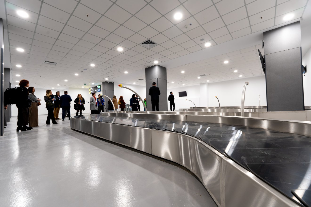 Az új utasterminálban sok szabad felület van &bullet;  Fotó: Haáz Vince