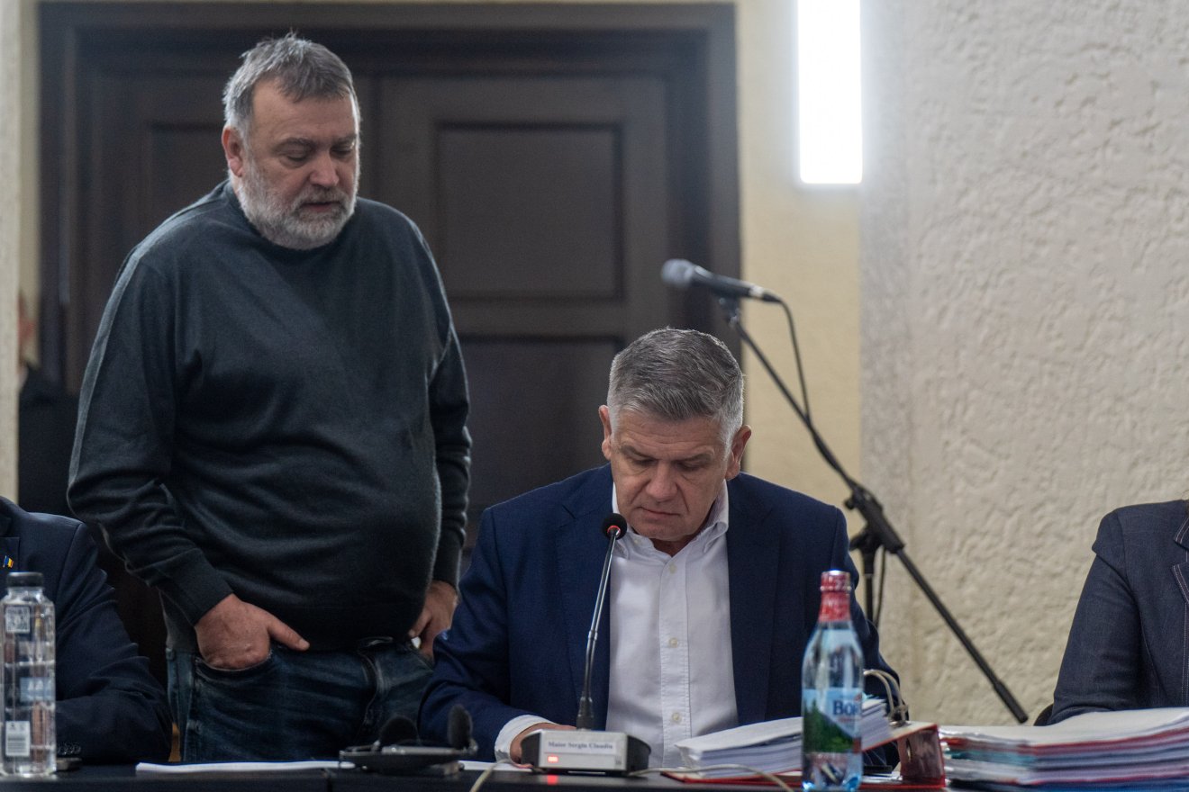 Tatár Béla, a tömegközlekedési vállalat vezetője és Claudiu Maior tanácsos &bullet;  Fotó: Haáz Vince