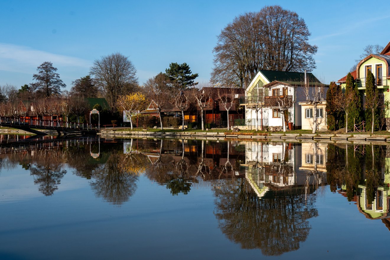 Több kis magán nyaralóház van a Víkendtelepen •  Fotó: Haáz Vince