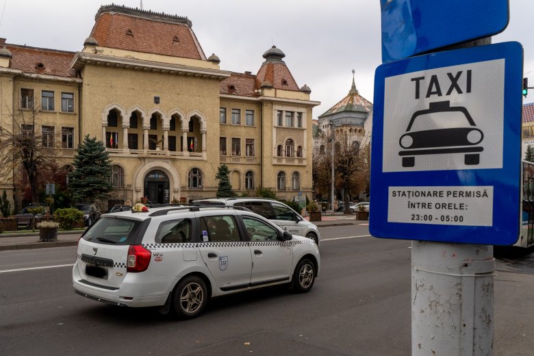 Kilométerenként két lejjel emelnék a fuvardíjat a marosvásárhelyi taxisok