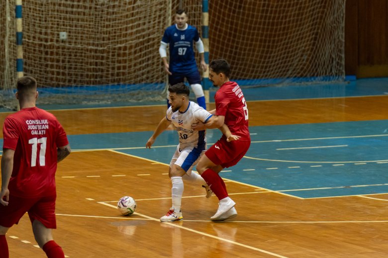 Többször faragott hátrányából a címvédő ellen a marosvásárhelyi futsalcsapat