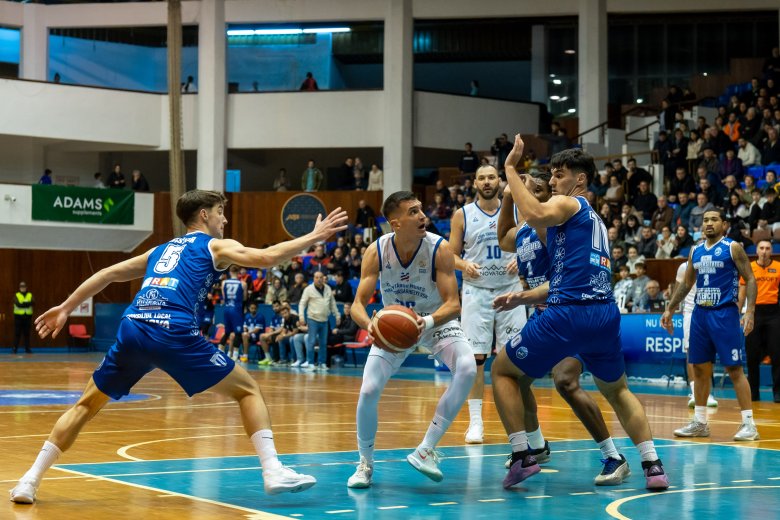 Megismerték kupaellenfelüket a marosvásárhelyi és a sepsiszentgyörgyi kosarasok