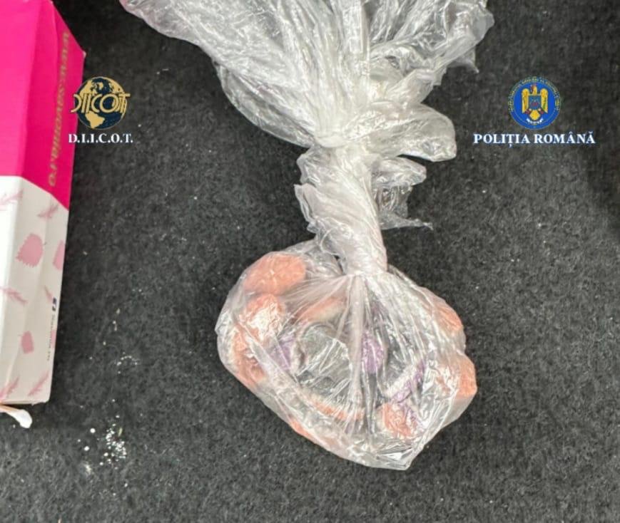 Minden tiltott szert elkoboztak •  Fotó: Maros megyei rendőrség