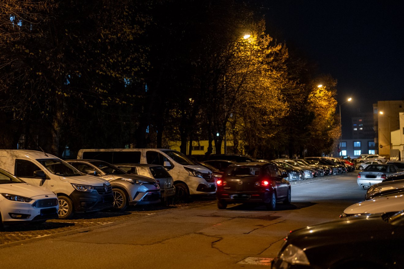 Emeletes parkolókat kértek a gépkocsitulajdonosok •  Fotó: Haáz Vince