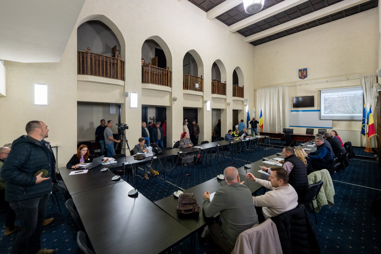 Több lakó is jelen volt a gyűlésen, figyelte a döntéseket •  Fotó: Haáz Vince