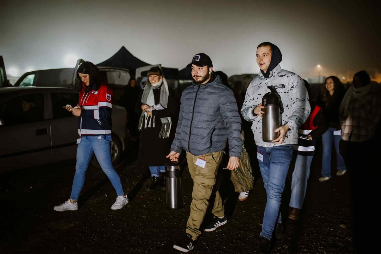 Meleg teát és kávét visznek az ócskapiacra •  Fotó: Marosvásárhelyi Máltai Szeretetszolgálat