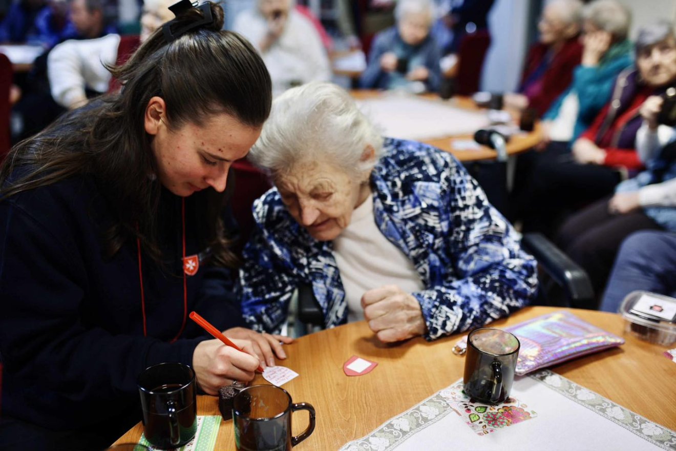 Az állami idősotthonban élőket is felkeresték • Fotó: Marosvásárhelyi Máltai Szeretetszolgálat