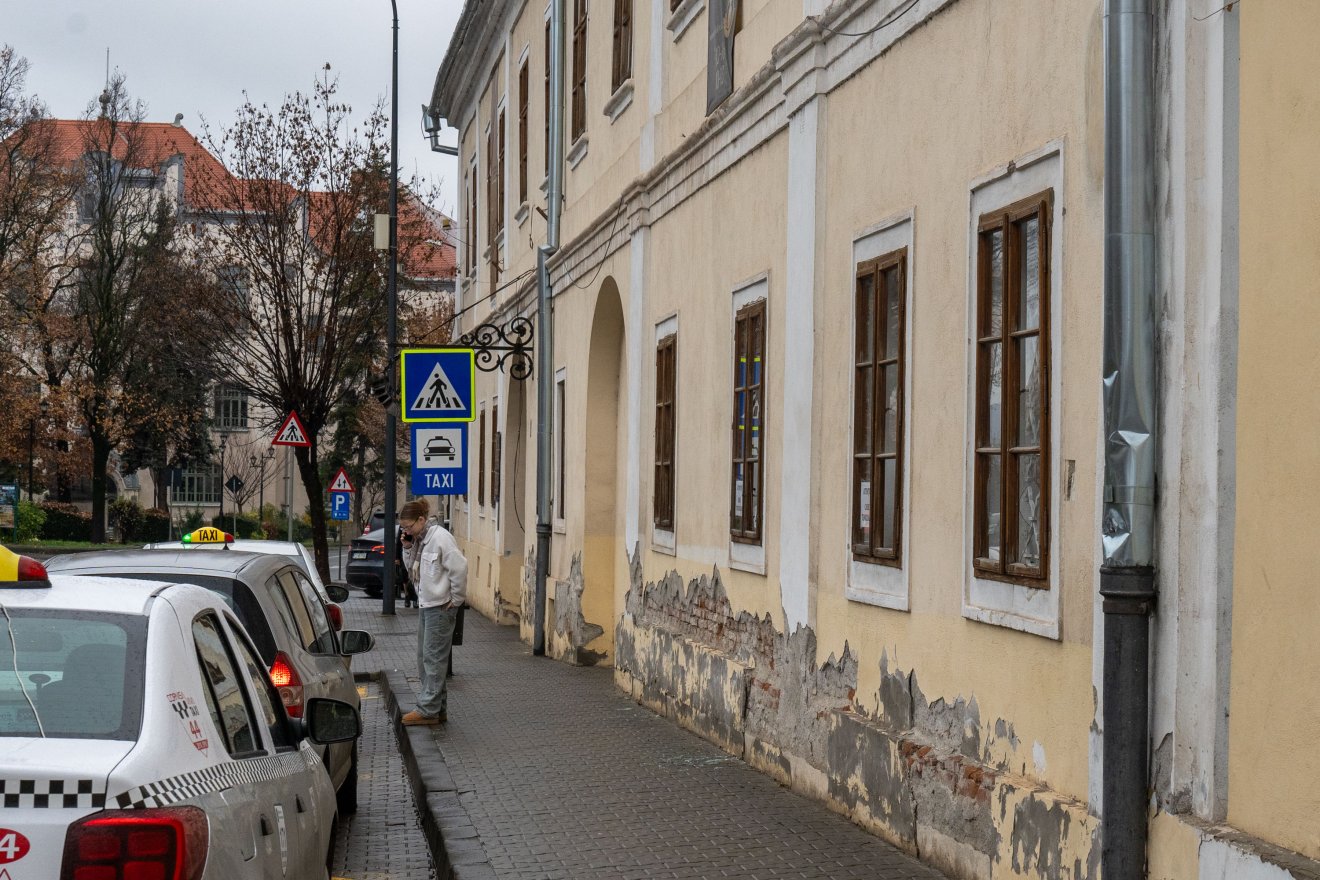 Három külső ablakszemet törtek be ismeretlen tettesek •  Fotó: Haáz Vince