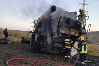 Kombájn gyúlt ki Küküllősárd közelében