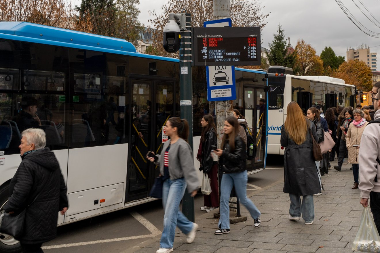 Ingyenes a buszozás a diákoknak, de az ügyintézés még a múlt századot idézi