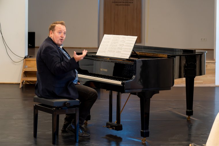 Könyvbemutató és koncert Székelyudvarhelyen, Marosvásárhelyen és Csíkszeredában