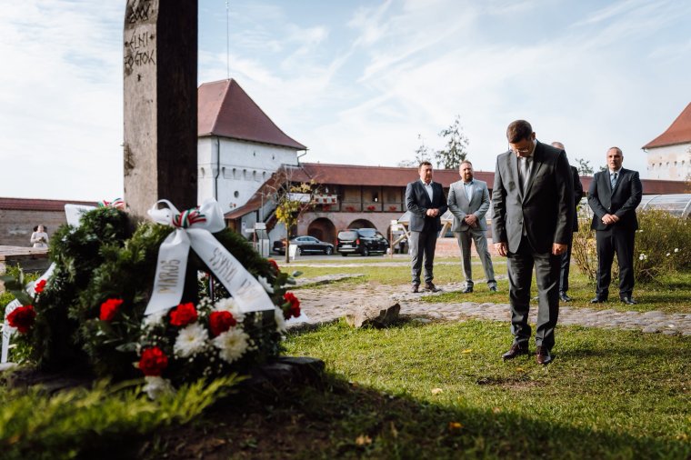 A szabadságharc hősei előtt tisztelgett Gulyás Gergely Marosvásárhelyen
