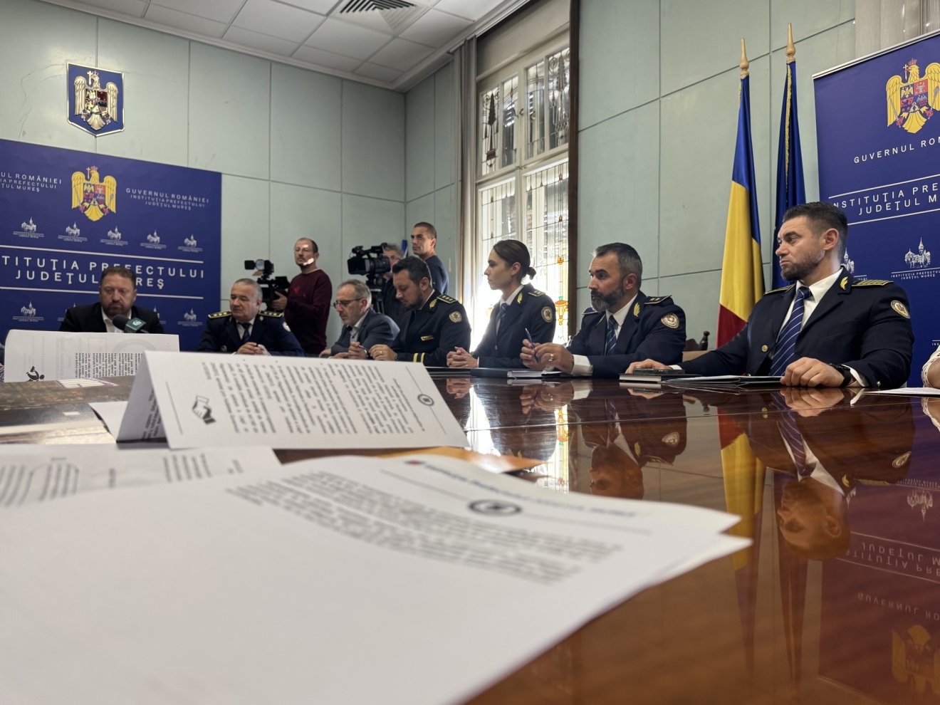 A fegyintézet alkalmazottai beszéltek a foglalkoztatási lehetőségekről •  Fotó: Maros megyei prefektura