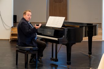Könyvbemutató és koncert Székelyudvarhelyen, Marosvásárhelyen és Csíkszeredában