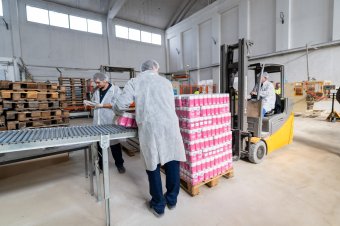 Cukorcsomagok megdézsmálva: 140 tonna terméket állított le a fogyasztóvédelem