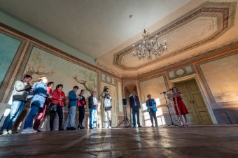 A múlt pasztellszínei ismét láthatók a Teleki Téka restaurált Palota-termében